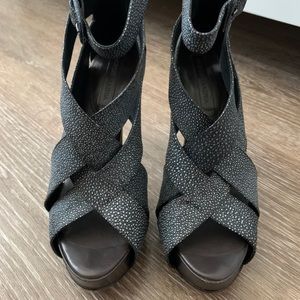 BCBG Stingray Stiletto Platforms • 6.5